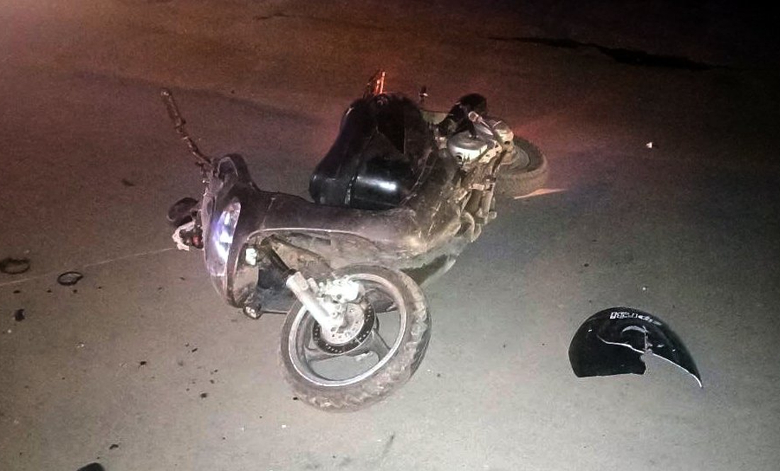 У Чернігові зіткнулися автомобіль і мотоцикл: двох людей госпіталізовано