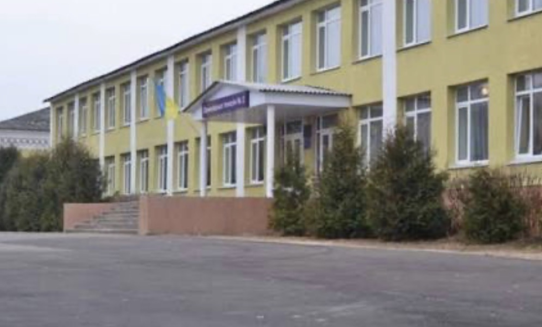 Росіяни поцілили по школі на Чернігівщині