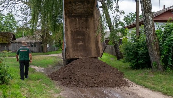 На Чернігівщині ремонтували ґрунтові дороги: допомогли місцеві аграрії