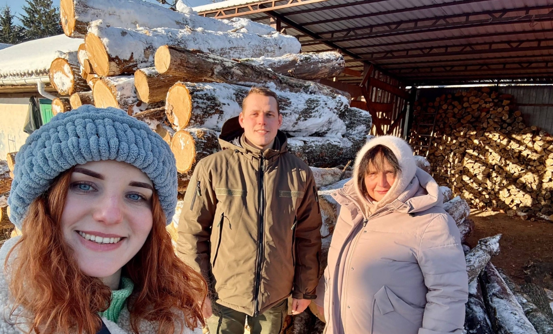 Лісівники допомогли Менському зоопарку