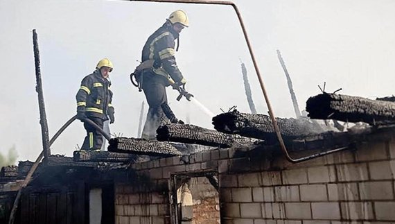Дах будинку спалила блискавка: скільки допомоги дасть громада