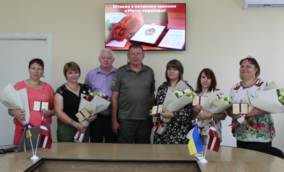 У громаді на Ніжинщині одразу пʼятеро жінок удостоєні нагороди «Матір-героїня»