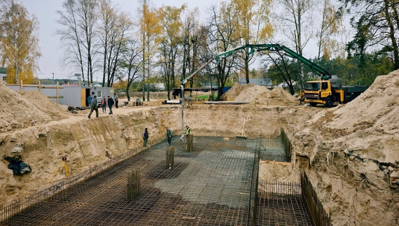 Замість зруйнованого сільського клубу - Центр розвитку громади: у мережі показали, як подовжує відбудовуватися Ягідне