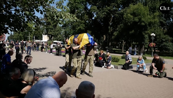 Все його життя було у фарбах: у Чернігові попрощалися із загиблим на війні художником