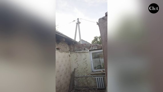 Уламок пробив дах і волога непомітно руйнувала конструкцію