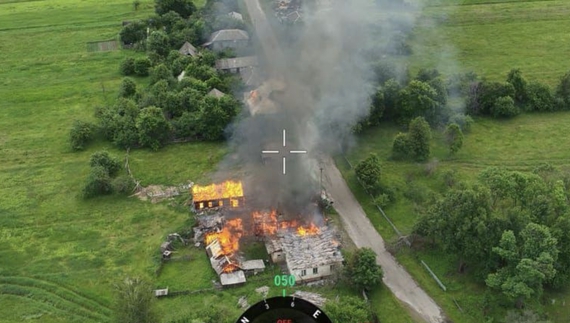 Пожежа у селі Семенівської громади після атаки ворожого дрону. 10 червня 2025 року