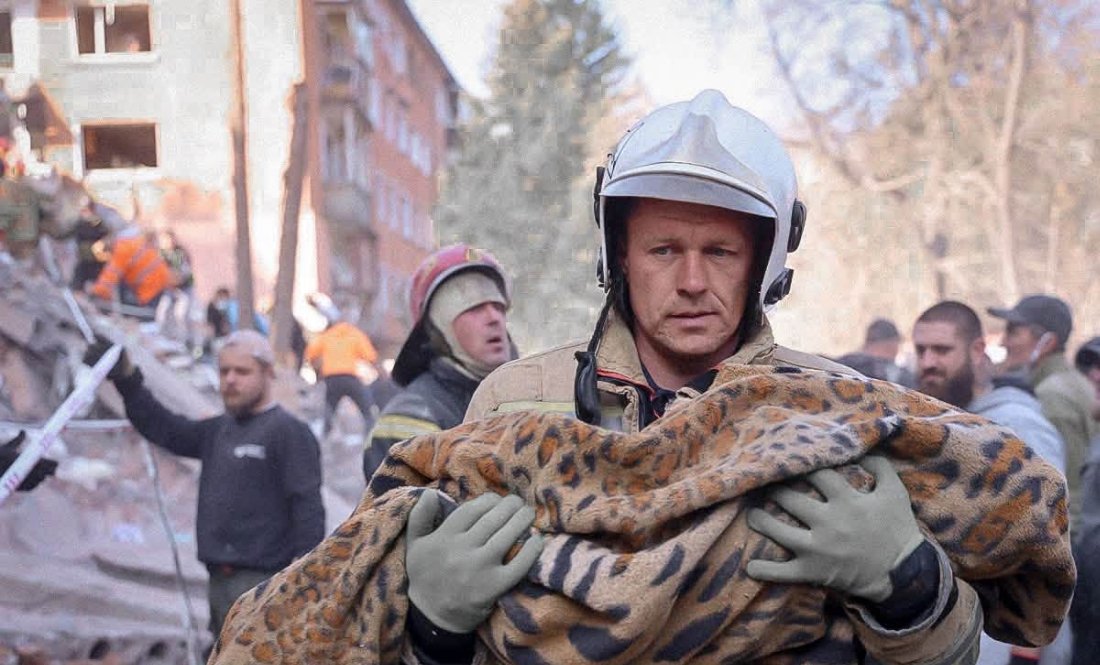 Тіла дітей дістали з-під завалів у Прилуках: що відомо про кількість жертв ракетного удару