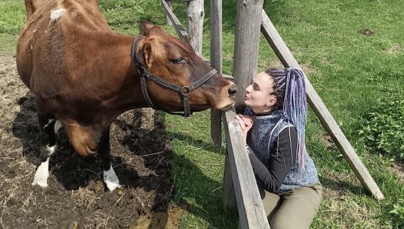 «Хіба у вас можуть бути корови?» — не вірять на базарі. 25-річна Марина Грицик тільки посміхається