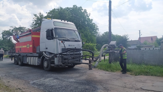 У Талалаївській громаді дороги лагодять струменевим методом