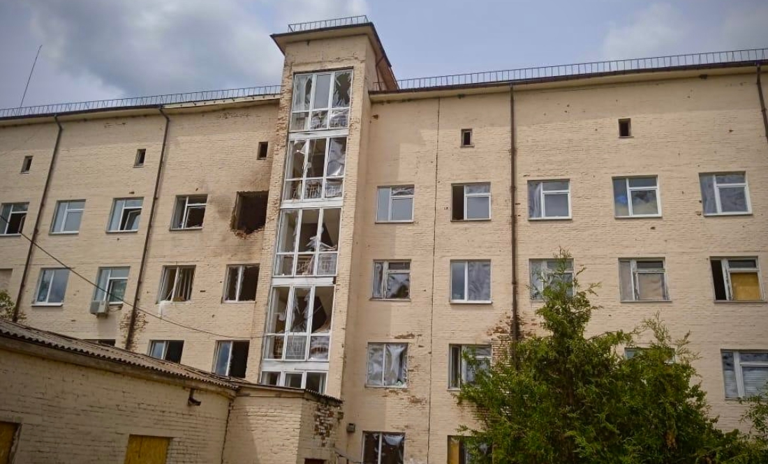 Росіяни вп'яте обстріляли лікарню в прикордонній громаді