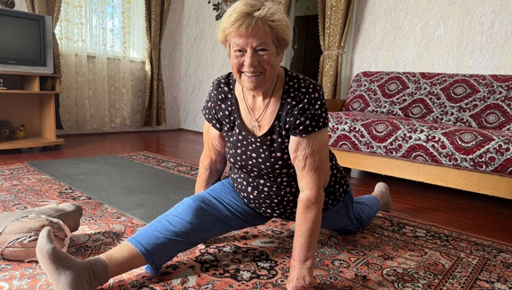 Людмила Хамова в залі на шпагаті