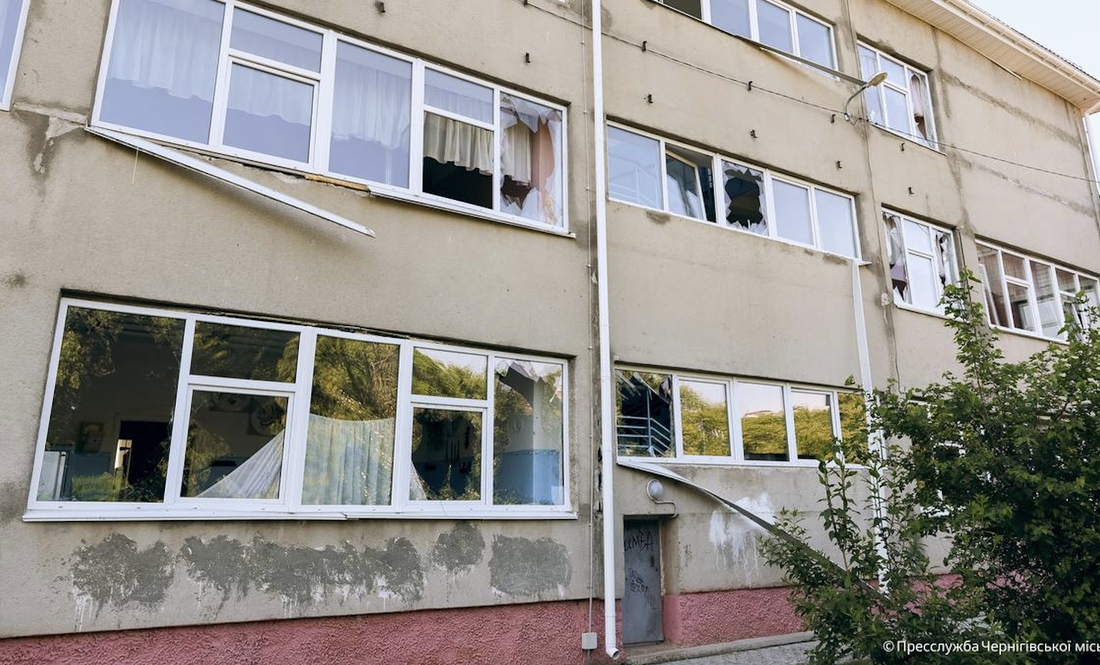 «Місто плаче розбитими вікнами школи»: як чернігівці реагують на нічну атаку росіян