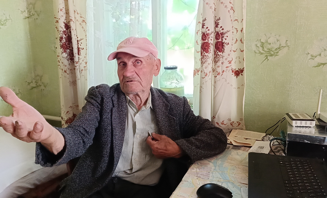 Валентин Латаков за ноутбуком