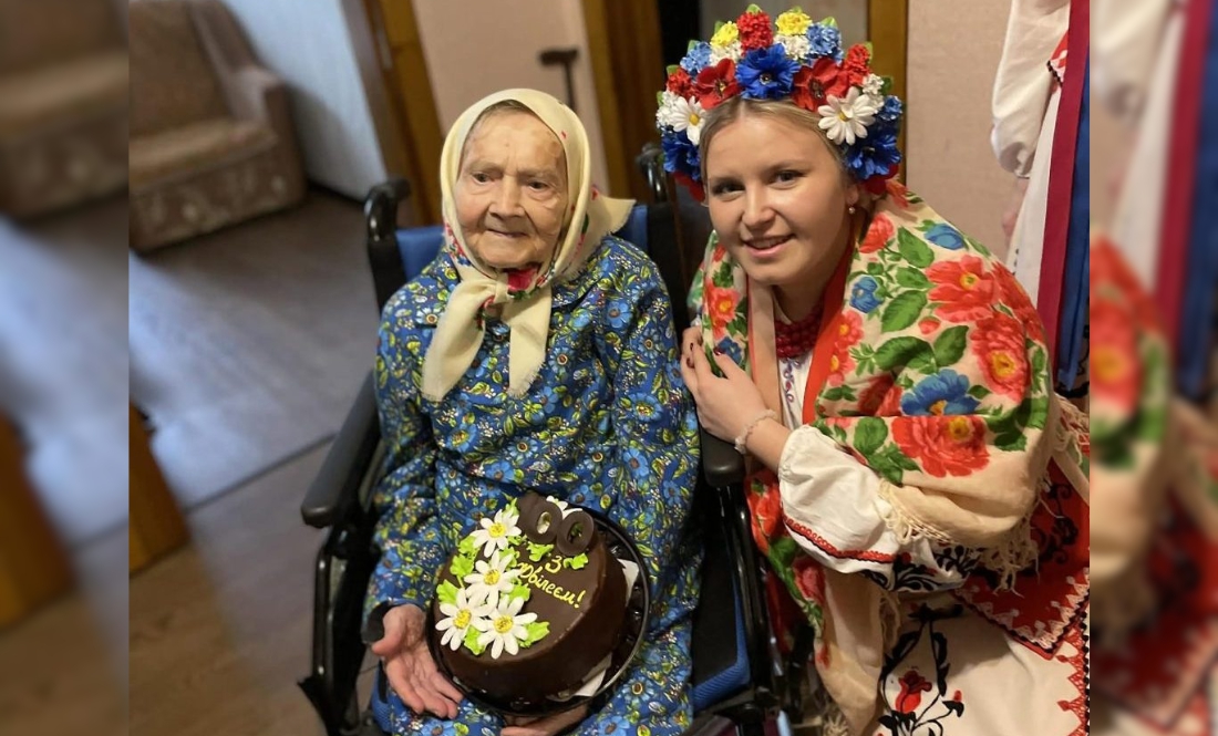 Олександра Губар ліворуч