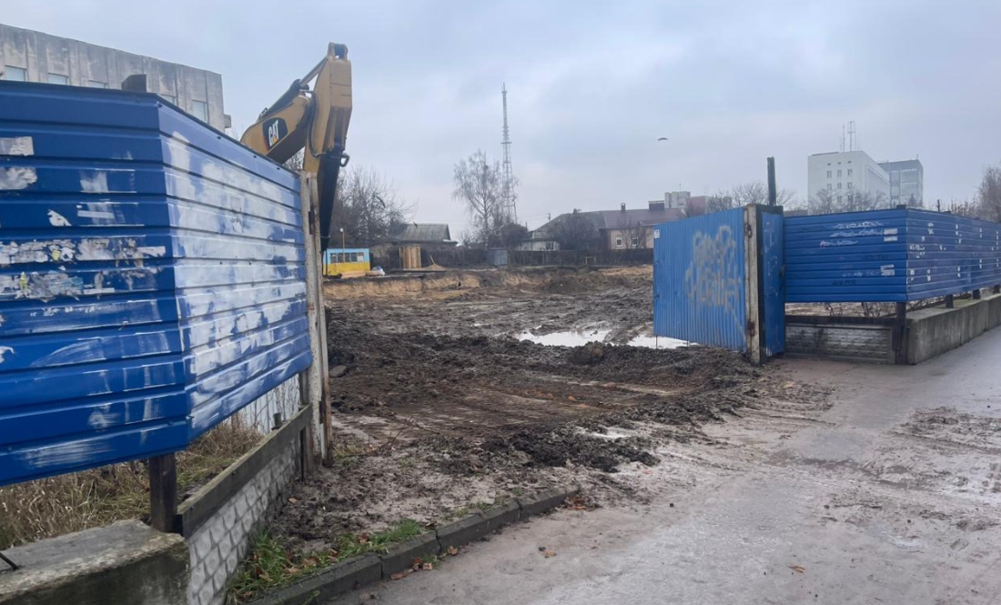 Будівництво поблизу Деснянської правди: хто будує і що кажуть у мерії