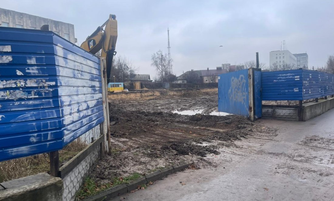 Будівництво поблизу Деснянської правди: хто будує і що кажуть у мерії