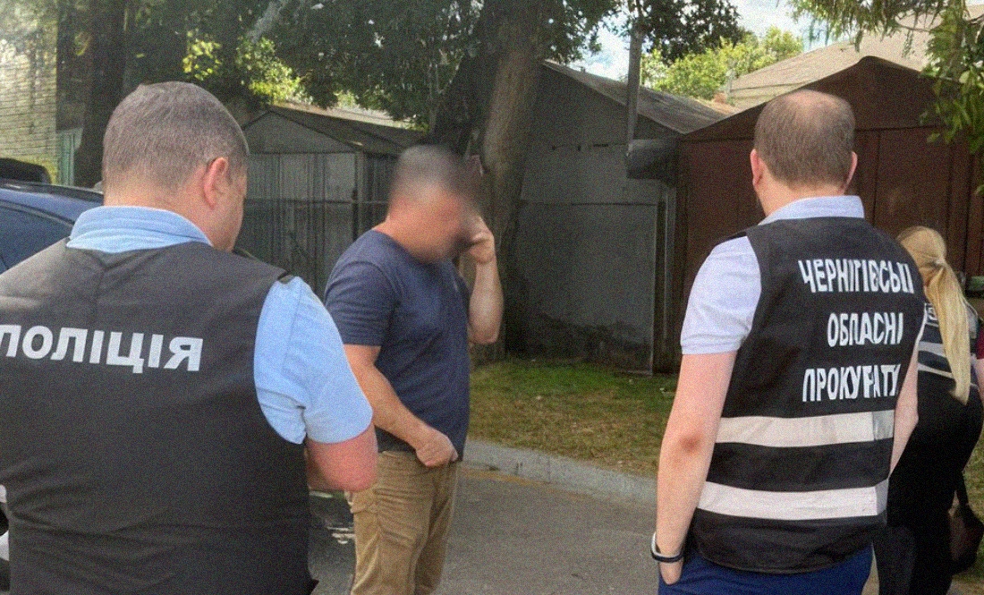 У Чернігові чиновнику міськради вручили підозру через закупівлі харчів для шкіл: директор КП ігнорує журналістів