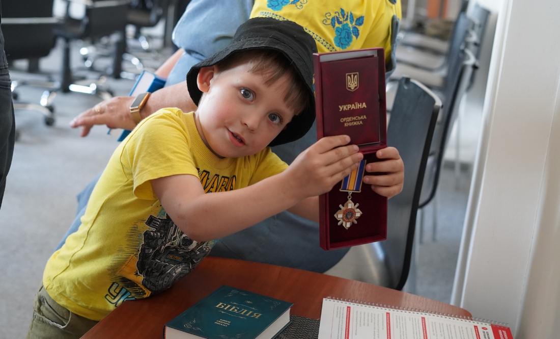 Шістьом родинам загиблих захисників передали державні нагороди