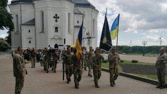 На Чернігівщині поховали трьох загиблих Героїв