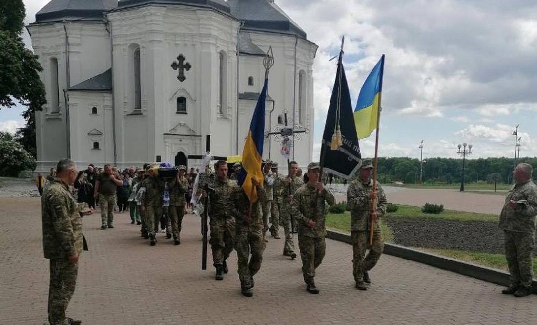 На Чернігівщині поховали трьох загиблих Героїв