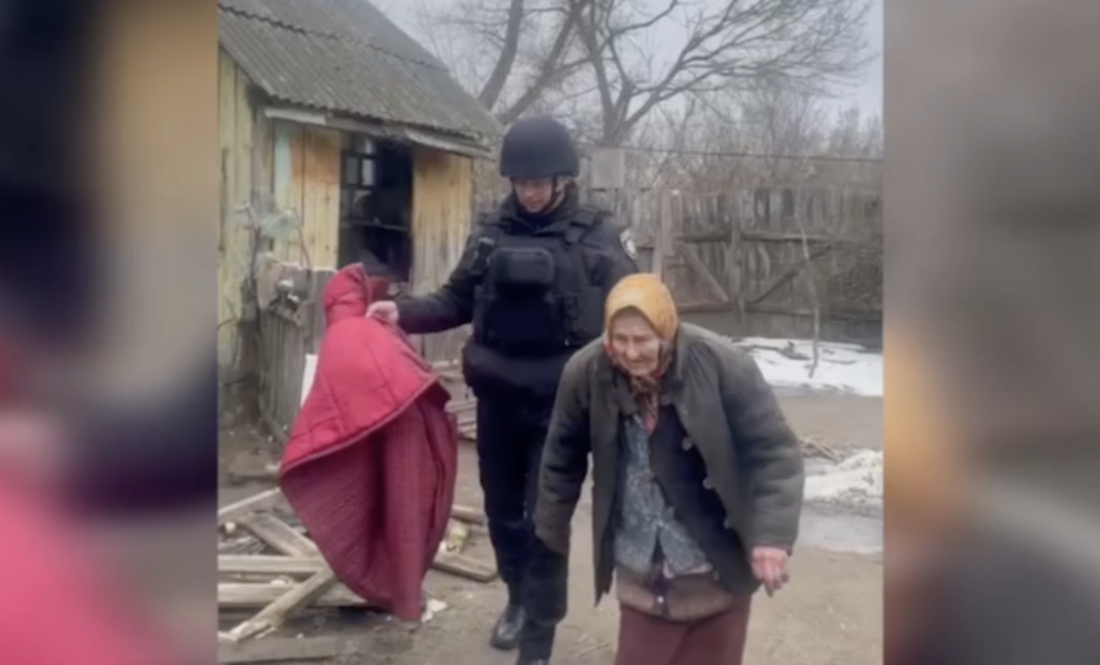 Із прикордонного села евакуювали бабусю: не могла дійти до сусідів