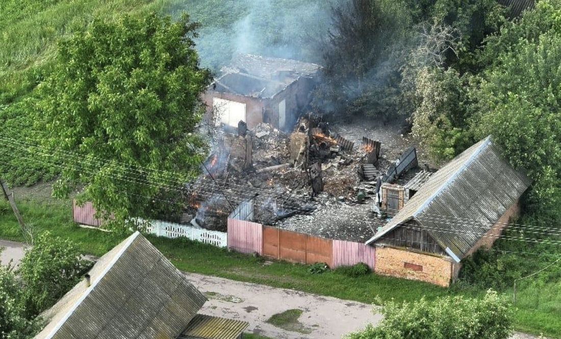 Пожежа внаслідок обстрілу Новгород-Сіверщини. 24 червня 2025 року