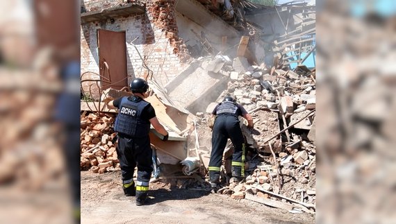 Рвала щавель біля школи: під завалами ліцею знайшли тіло жінки