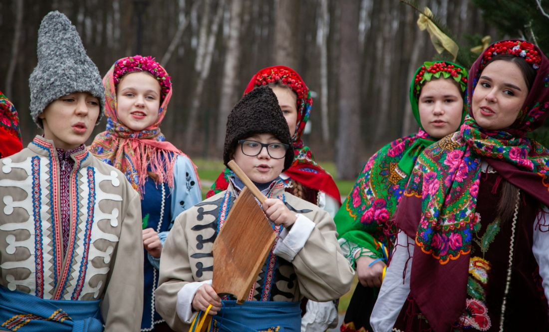 На Різдво діти із прикордонних областей заколядували у лісі