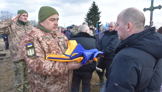 У Носівській громаді поховали загиблого на Донеччині воїна