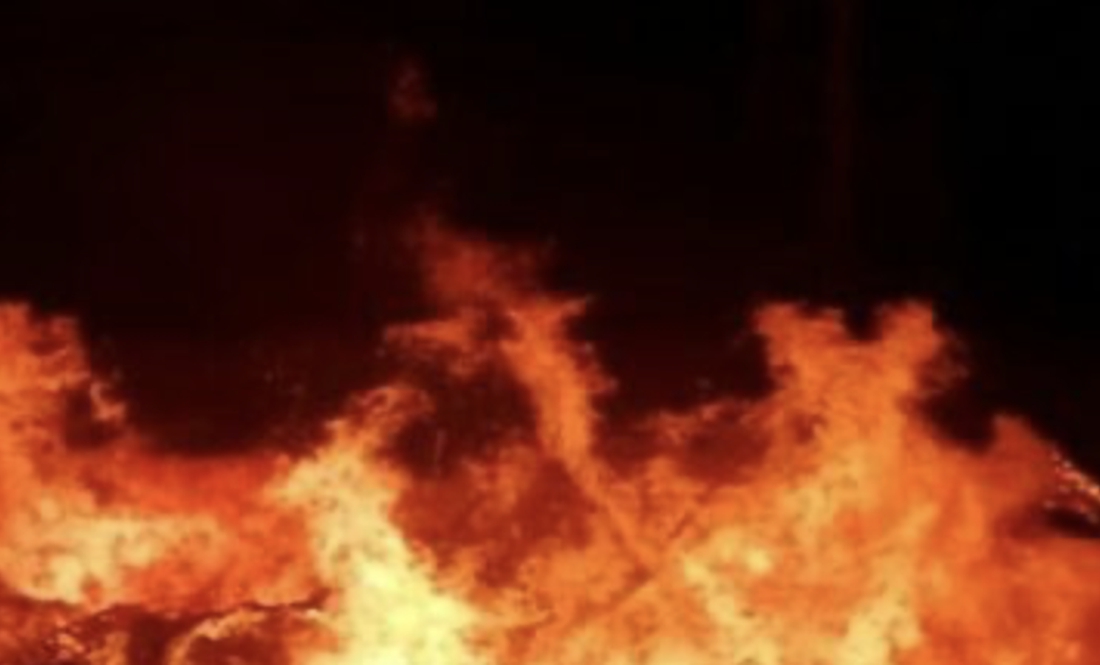 Вискакували через вікно: думають зайнялось через відключення електрики