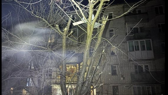 Росіяни ударили по багатоповерхівці у Семенівці. 1 січня 2025 року