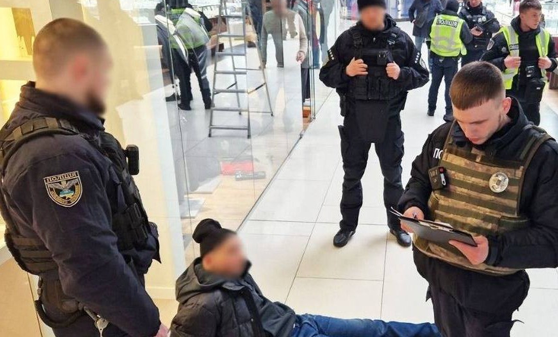 Чернігівця, який порізав двох жінок ножем, госпіталізують до психлікарні