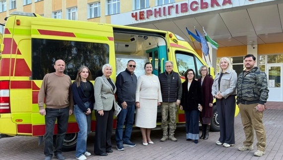 Обласна дитяча лікарня отримала швидку з інкубатором для новонароджених