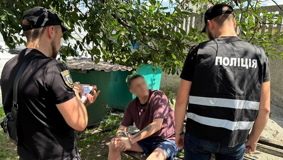 У Прилуках затримано наркоторговця: систематично збував канабіс, метадон та амфетамін
