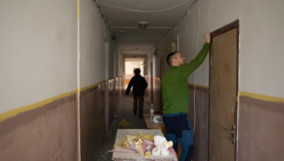 В Іванівці та Новоселівці волонтери всю осінь будуть відновлювати ФАПи та сільраду