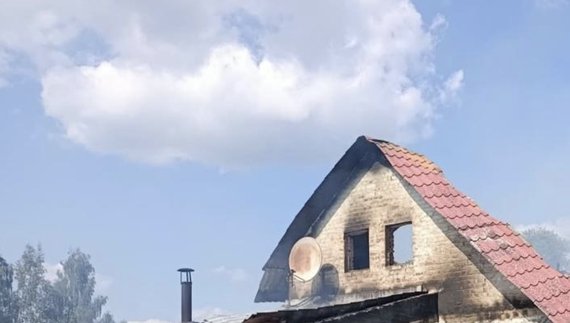 На Чернігівщині ворожий дрон влучив у житловий будинок. Фото джерела ЧЧ