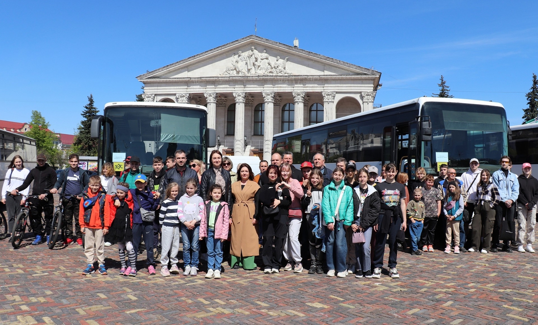 Дістатися до шкіл у громадах області стане простіше: Чернігівщина отримала чотири автобуси від Франції