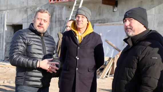 Генсек НАТО оглянув енергооб’єкт і пункт незламності в Чернігові