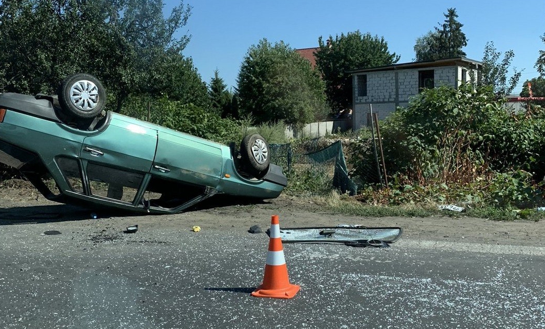 ДТП у громаді на Чернігівщині: автівка на швидкості з’їхала в кювет та перекинулася