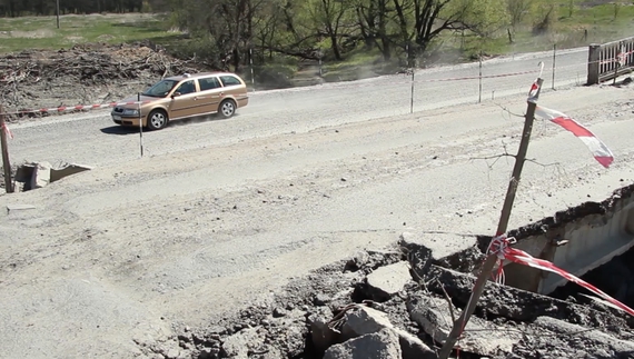 Мости на Чернігівщині відновлять після війни, а поки будують тимчасові переправи