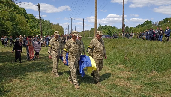 На Менщині в останню путь провели загиблого захисника