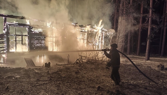 Пожежа після ударів по Сновській громаді. 8 лютого 2026 року