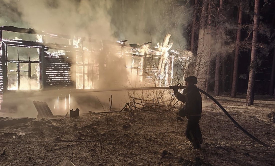 Пожежа після ударів по Сновській громаді. 8 лютого 2026 року