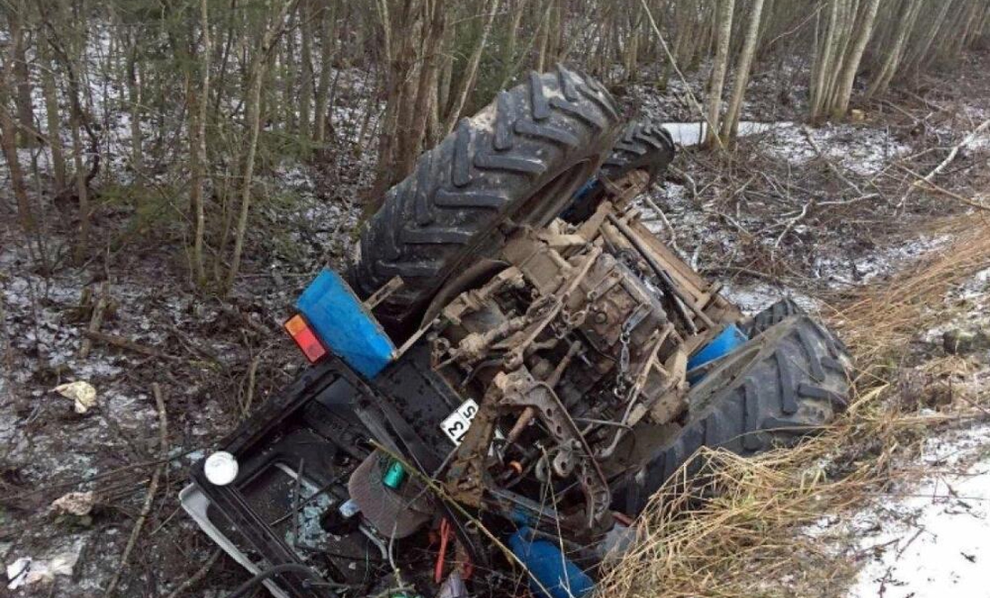 Смертельна ДТП на Чернігівщині: водій трактора загинув, пасажир – у лікарні
