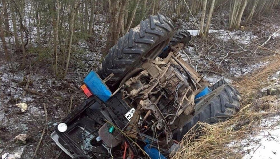 Смертельна ДТП на Чернігівщині: водій трактора загинув, пасажир – у лікарні