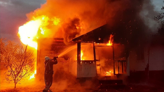 Під час пожежі на Чернігівщині у власному будинку загинув чоловік