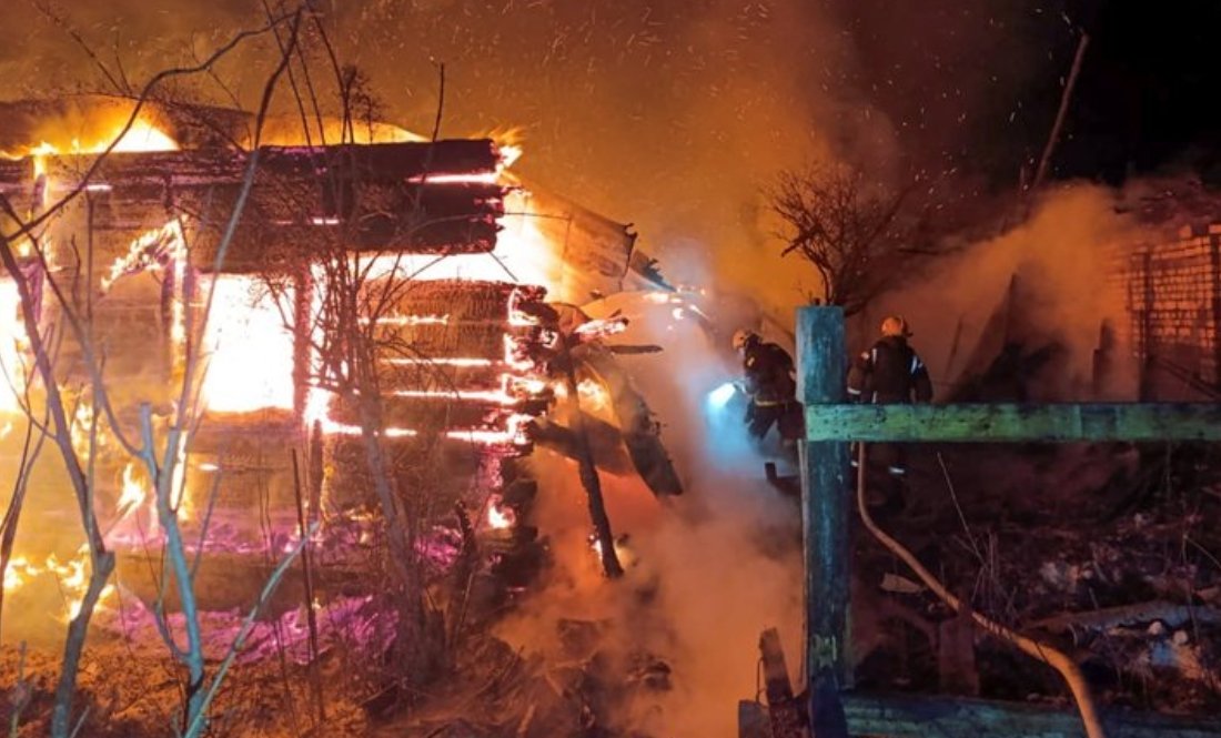 Сім'я шукає шафи, дивани, меблі. Дім, за три кілометри від Росії, згорів