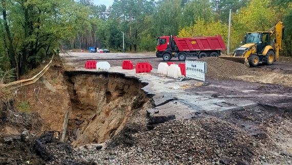 На об’їзній дорозі у Чернігові взялися ліквідовувати провалля