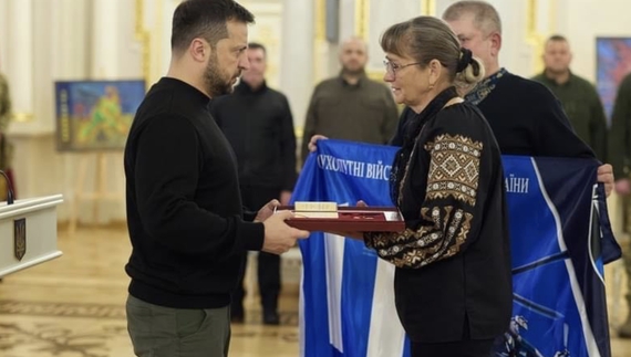 Батьки загиблого льотчика-Героя з Ніжина від президента Зеленського Золоту Зірку