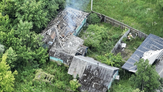 Пожежа у Новгород-Сіверському районі після обстрілу. Фото джерела ЧЧ